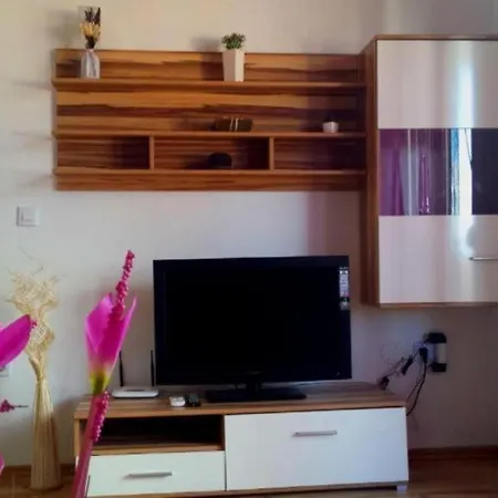 Sara 1 * Makarska