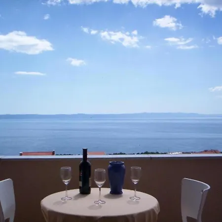 Sara 1 Makarska