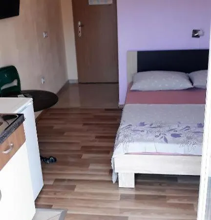 Sara 1 * Makarska