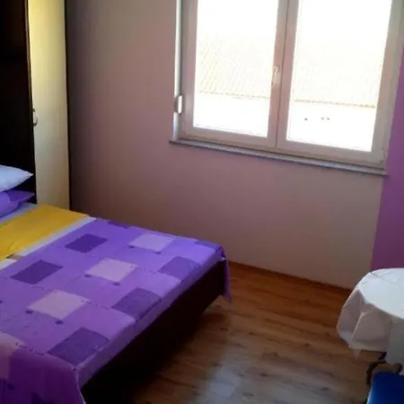 Sara 1 * Makarska