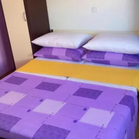 Sara 1 Makarska