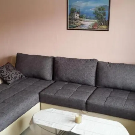 Sara 1 Makarska